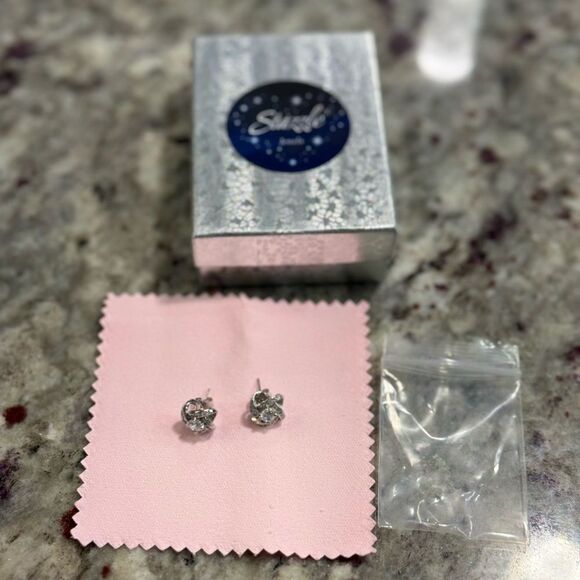 NEW 925 Sterling Silver Elegant Silver Knot Earrings - Picture 11 of 13